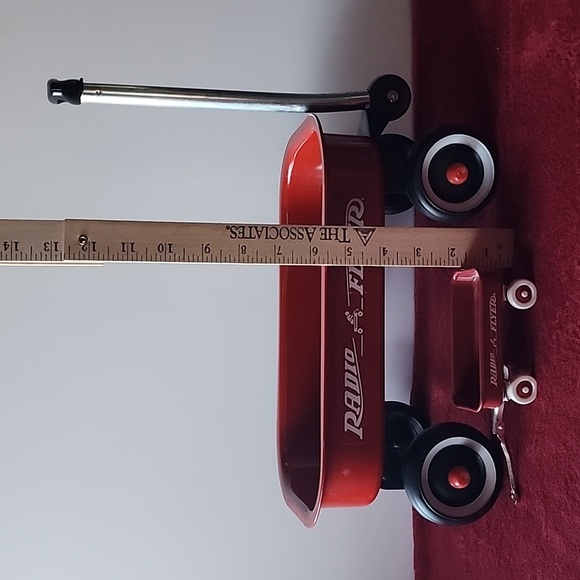 Set of 2, Radio Flyer Wagons. - Picture 8 of 9